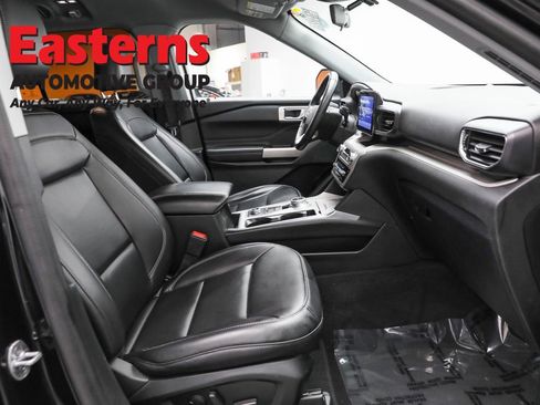Used 2022 Ford Explorer XLT w/ Equipment Group 202A image 24