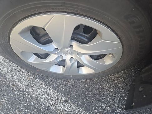 Used 2023 Toyota RAV4 LE AWD/4WD image 9