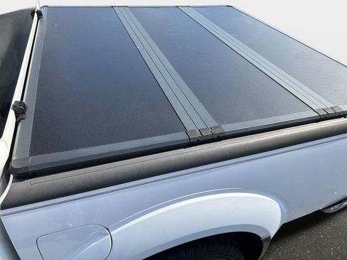 Used 2012 Nissan Frontier SV image 11