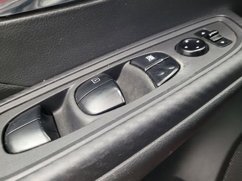 Used 2020 Nissan Versa SV image 27