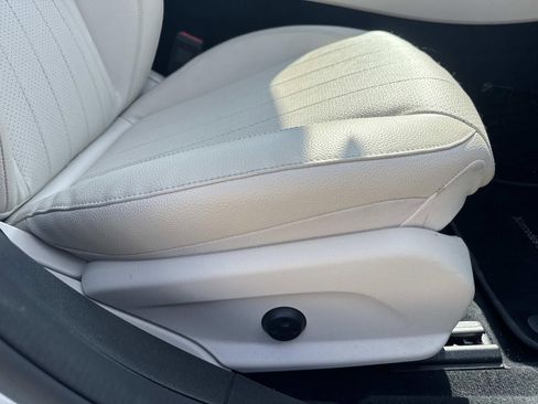 Used 2019 Mercedes-Benz E 300 image 12