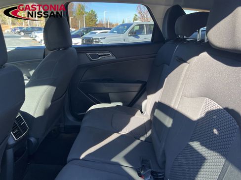 Used 2023 Kia Sportage LX image 33