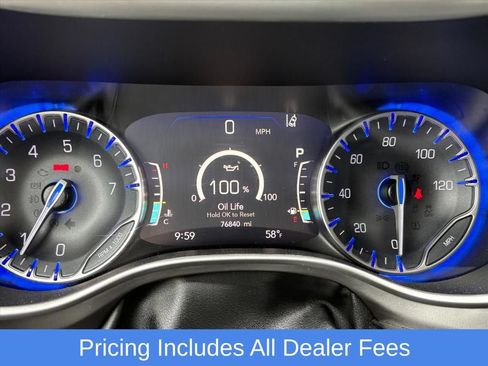 Used 2023 Chrysler Pacifica Touring-L FWD image 7