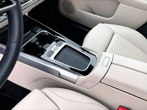 Certified 2025 Mercedes-Benz GLB 250 image 16