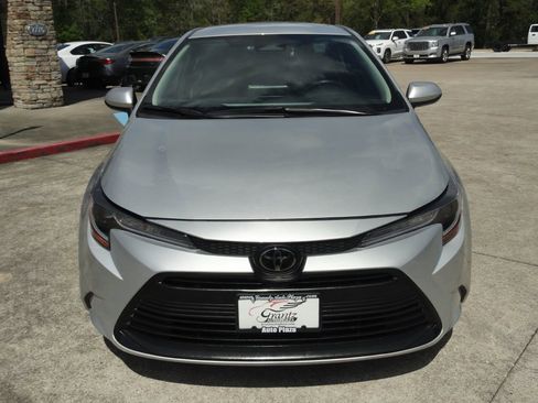 Used 2025 Toyota Corolla LE image 2