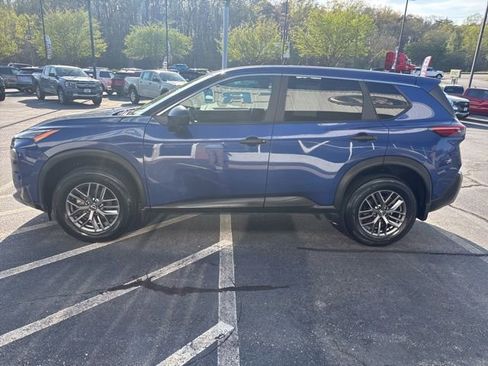Used 2023 Nissan Rogue S image 2