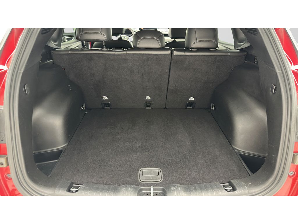 Used 2025 Jeep Compass Trailhawk AWD/4WD image 26