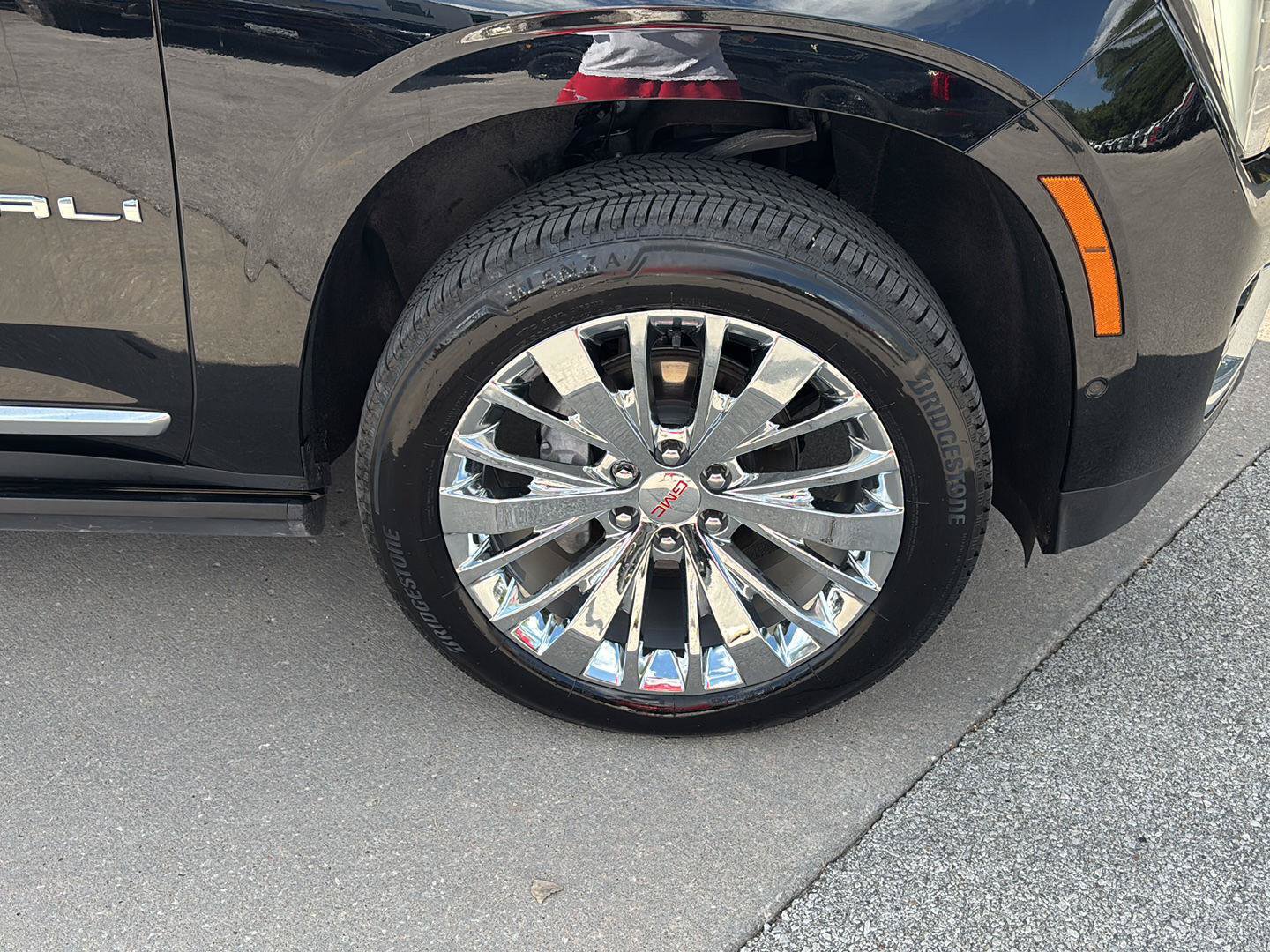 Used 2026 GMC Yukon Denali w/ Sun & Power Step Package AWD/4WD image 13