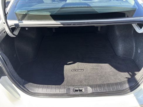 Used 2024 Nissan Altima 2.5 SV FWD image 28
