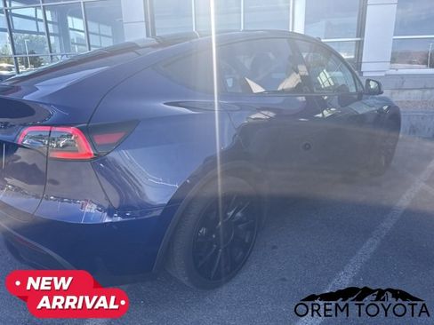 Used 2024 Tesla Model Y 2WD image 19