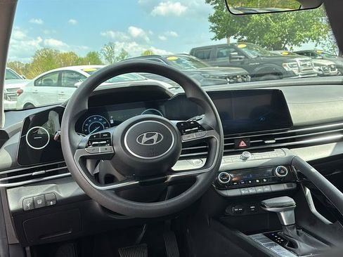 Used 2024 Hyundai Elantra Blue image 13