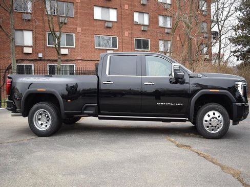 New 2026 GMC Sierra 3500 Denali Ultimate image 4