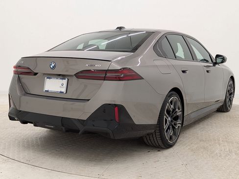 Certified 2025 BMW i5 xDrive40 image 9