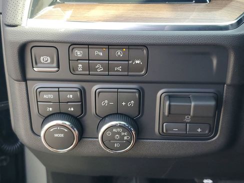 New 2026 Chevrolet Suburban High Country w/ Sun And Tow Package AWD/4WD image 30