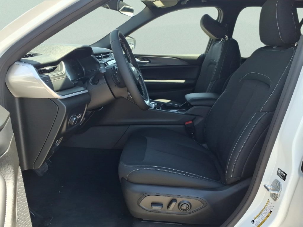 New 2026 Jeep Grand Cherokee Laredo AWD/4WD image 9