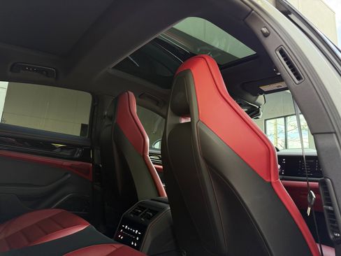 Used 2024 Porsche Panamera image 34