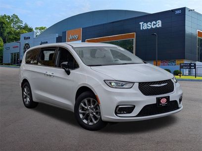 New 2026 Chrysler Pacifica Select