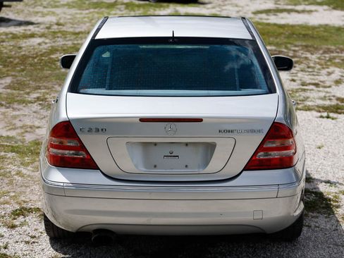 Used 2005 Mercedes-Benz C 230 Sedan image 9