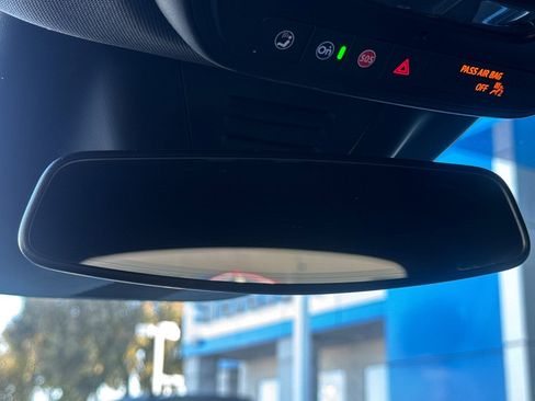 Used 2024 Chevrolet Equinox EV LT image 25