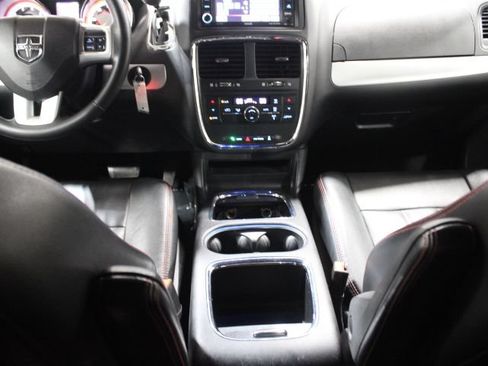 Used 2016 Dodge Grand Caravan R/T FWD image 26
