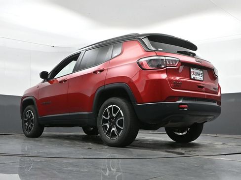 Used 2025 Jeep Compass Trailhawk AWD/4WD image 45