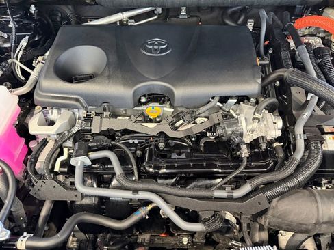 Used 2025 Toyota RAV4 XLE image 32