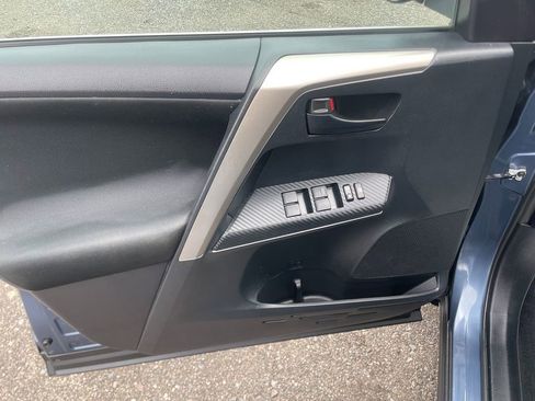 Used 2014 Toyota RAV4 LE AWD/4WD image 11