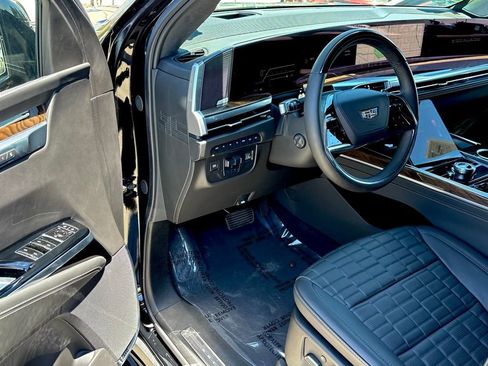 Used 2025 Cadillac Escalade Sport Platinum image 8