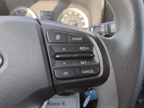 Used 2021 Hyundai Venue SE image 15