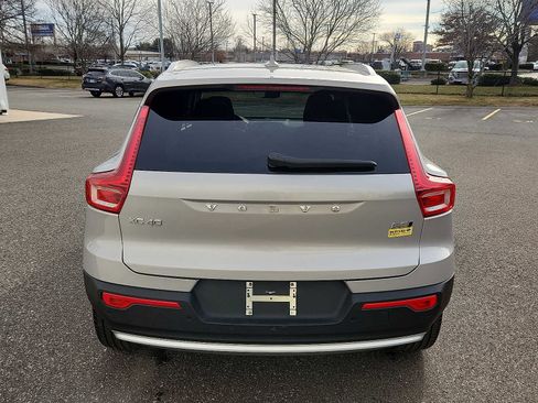 Used 2025 Volvo XC40 B5 Core image 5