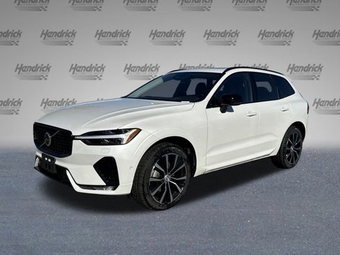 Used 2025 Volvo XC60 B5 Plus image 5
