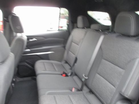 Used 2024 Chevrolet Traverse LS image 18