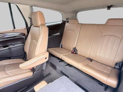 Used 2016 Buick Enclave Leather FWD image 3