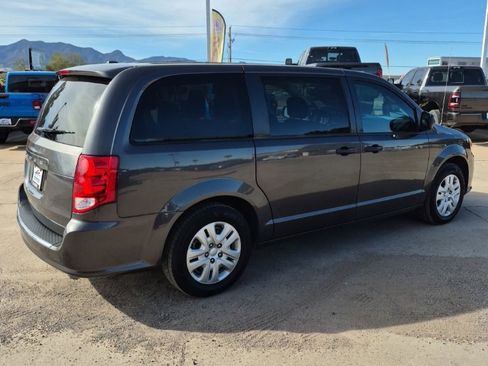Used 2020 Dodge Grand Caravan SE w/ UConnect Hands-Free Group image 5