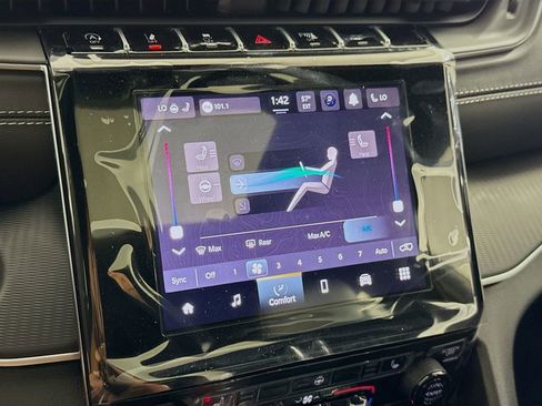 New 2025 Jeep Grand Cherokee Altitude image 37