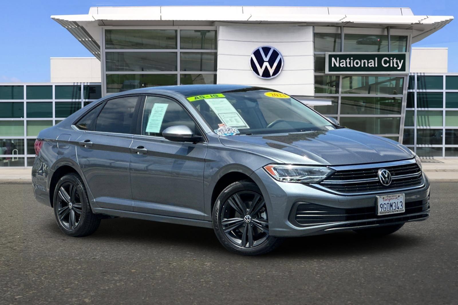 Used 2023 Volkswagen Jetta SE w/ Panoramic Sunroof Package FWD image 2