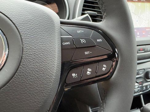 Used 2023 Jeep Cherokee Altitude Lux image 17