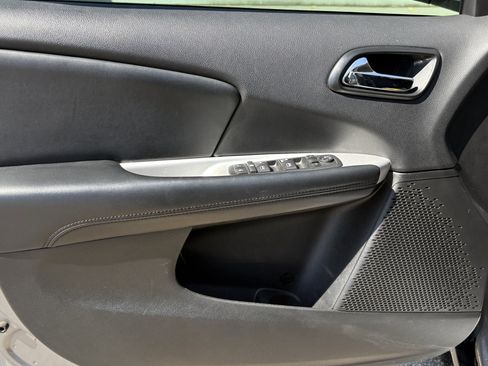 Used 2017 Dodge Journey SE image 16