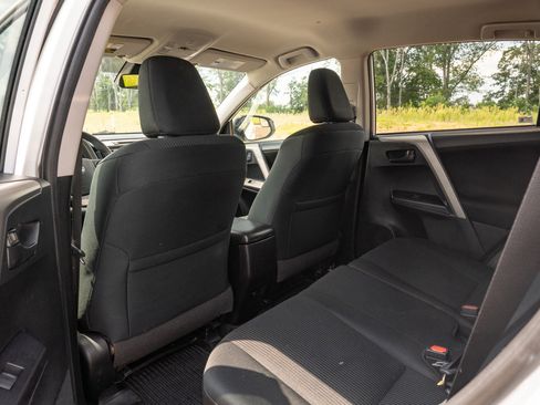 Used 2018 Toyota RAV4 LE w/ All Weather Liner Package FWD image 13