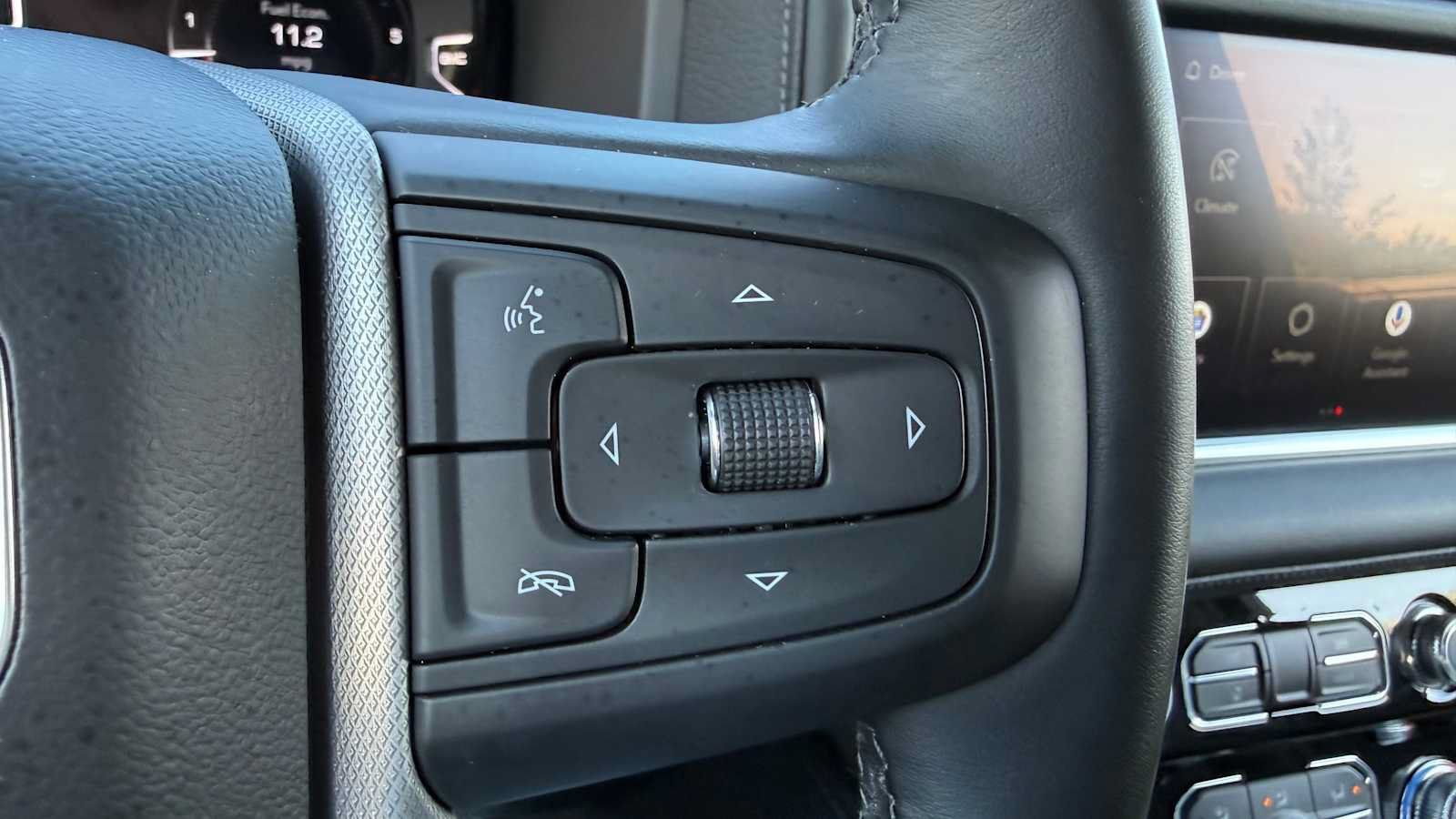 Used 2024 GMC Yukon Denali AWD/4WD image 17