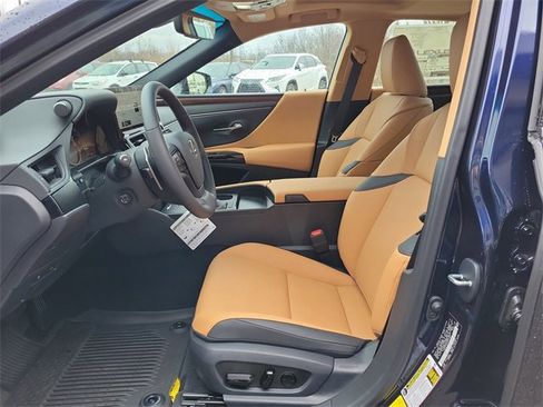 New 2025 Lexus ES 350 w/ Premium Package image 16