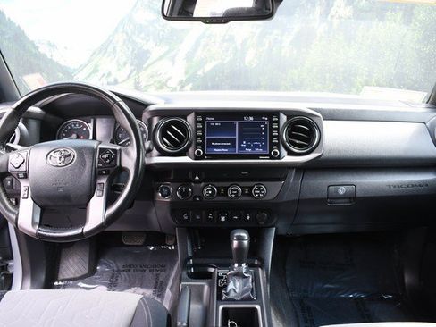 Certified 2020 Toyota Tacoma TRD Off-Road w/ Technology Package AWD/4WD image 18
