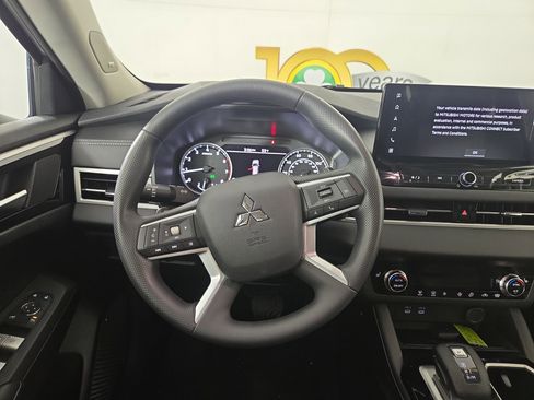 New 2026 Mitsubishi Outlander ES image 14