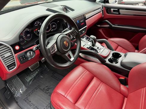 Used 2020 Porsche Cayenne Turbo w/ Performance Package image 24