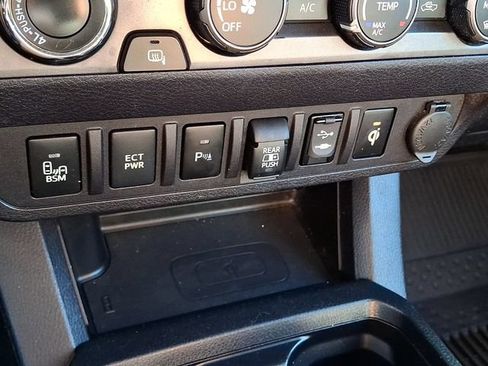 Certified 2019 Toyota Tacoma TRD Sport w/ Technology Package AWD/4WD image 24