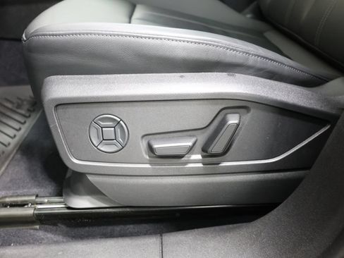Used 2025 Audi Q5 Premium w/ Convenience Package AWD/4WD image 14