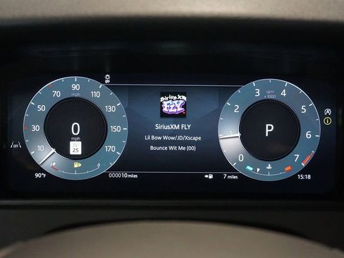 Used 2025 Land Rover Range Rover Velar Dynamic SE image 10