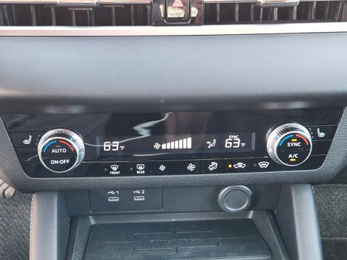 Used 2025 Mitsubishi Outlander ES AWD/4WD image 14
