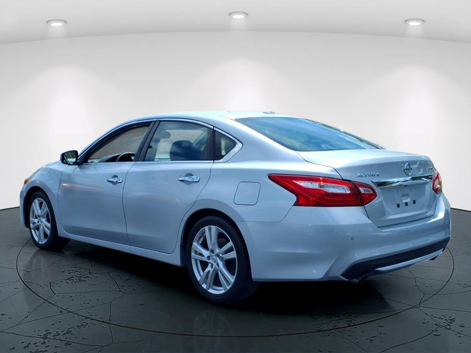 Used 2017 Nissan Altima 3.5 SL FWD image 4