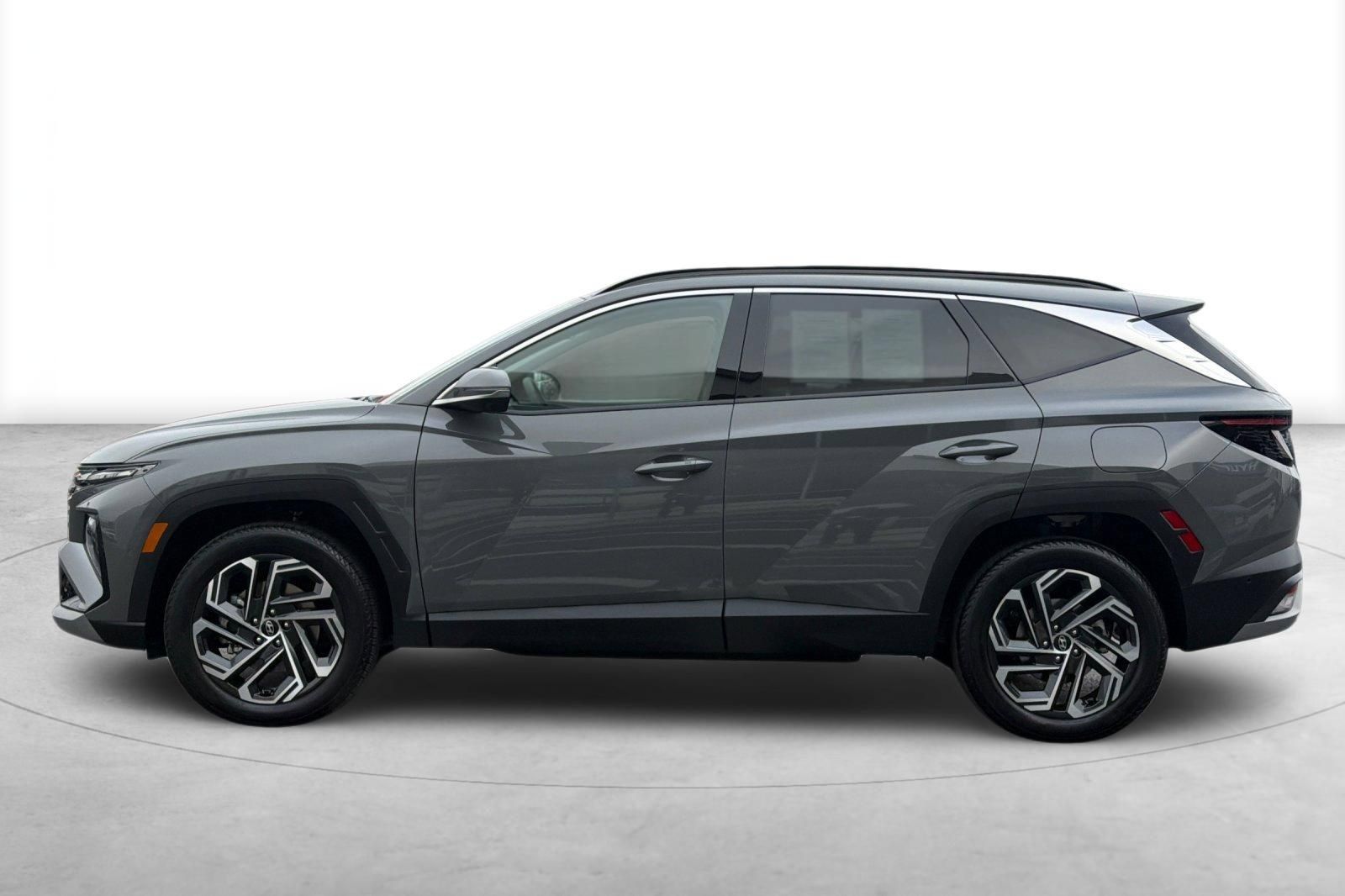 Certified 2025 Hyundai Tucson Limited AWD/4WD image 3